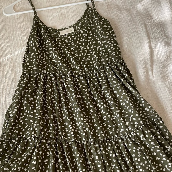 Alredine Green Daisy Dress - Picture 1 of 3